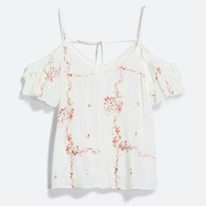 Current Air Nelli Lattice Detail Floral Cold Shoulder Top in White - S